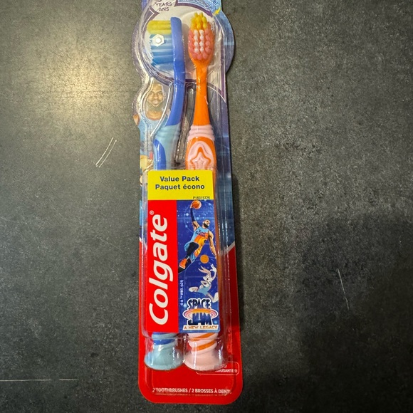 2 pk kids toothbrushes - Picture 1 of 1